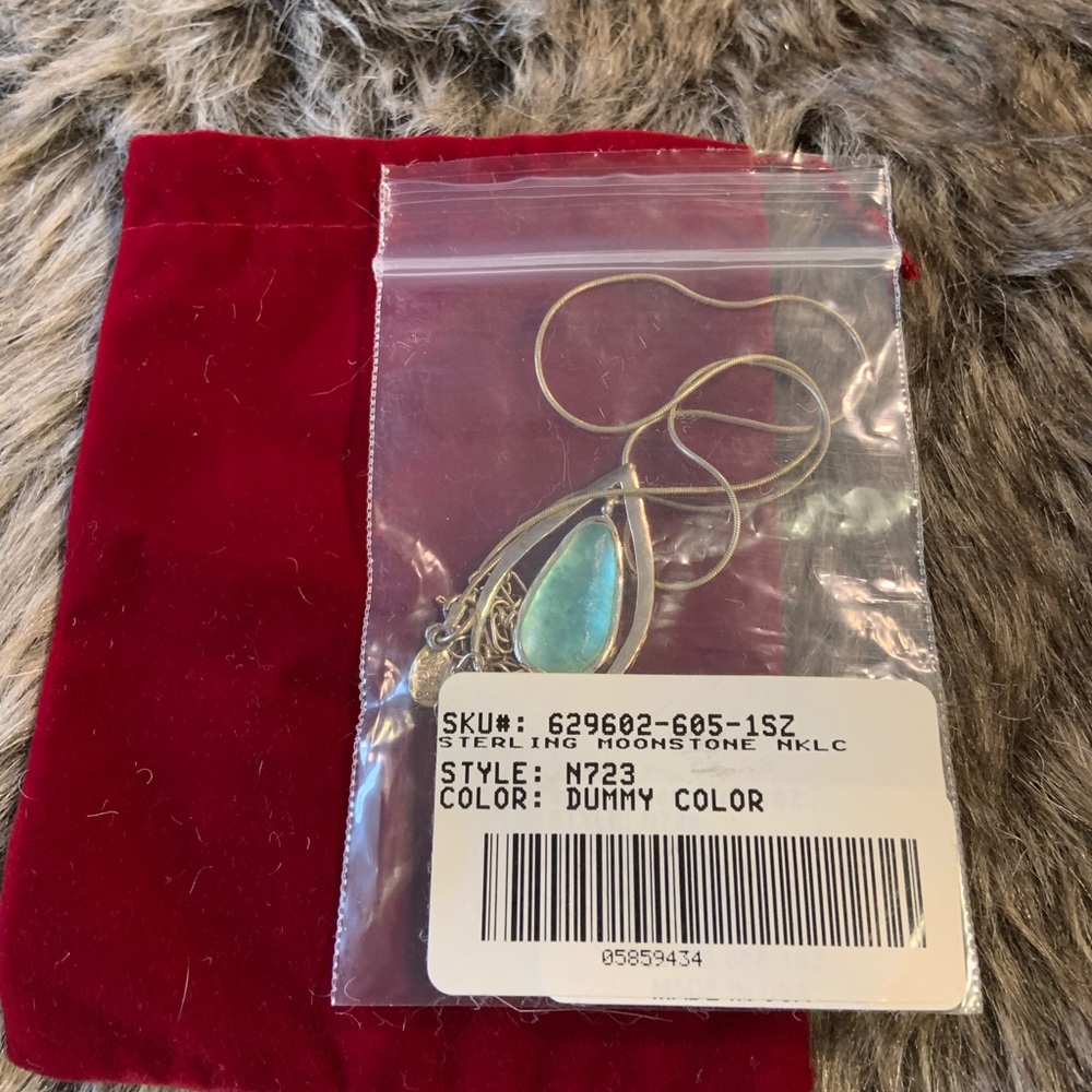 Pendant necklace